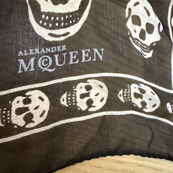 Alexander McQueen 100% Silk Scarf - Picture 4 of 6